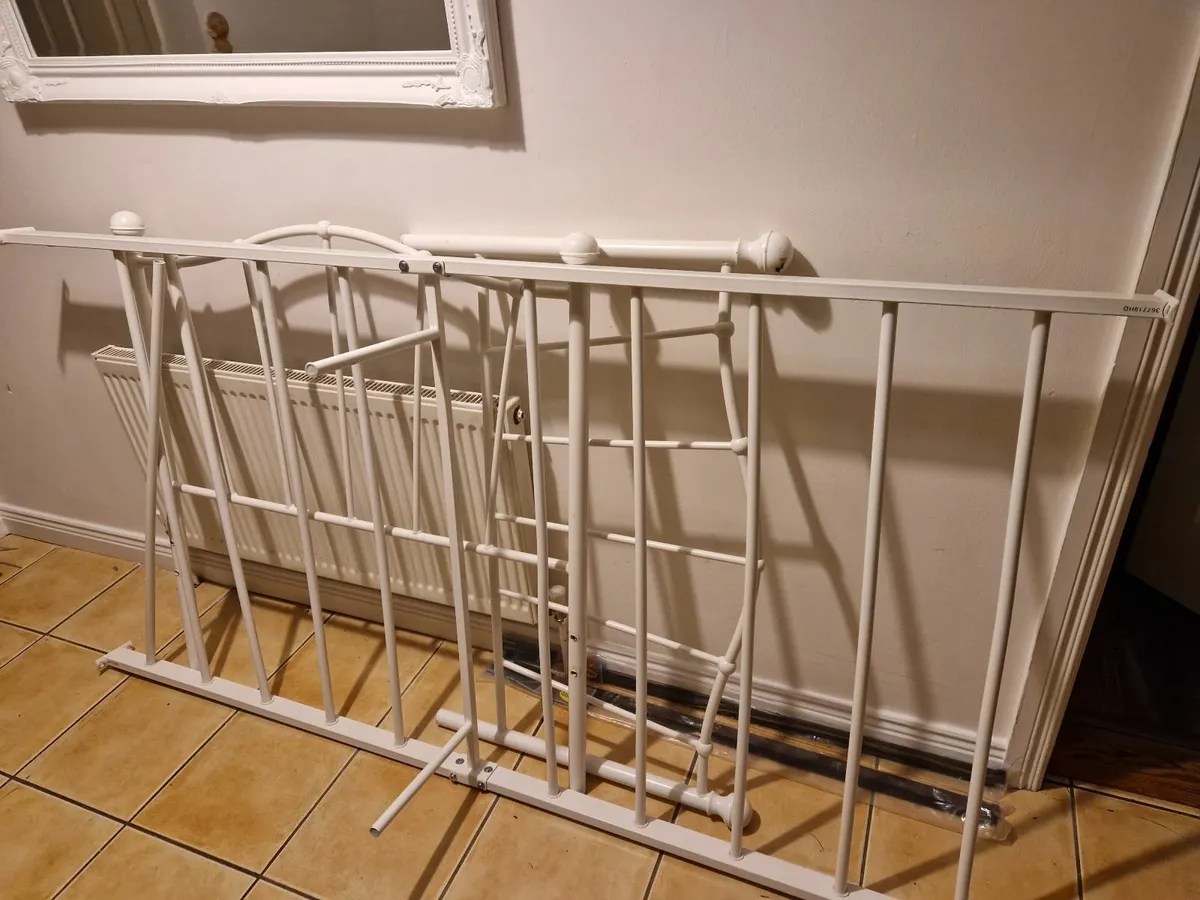 Single bed - Image 2