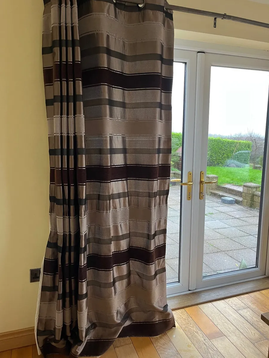Curtains - Image 2