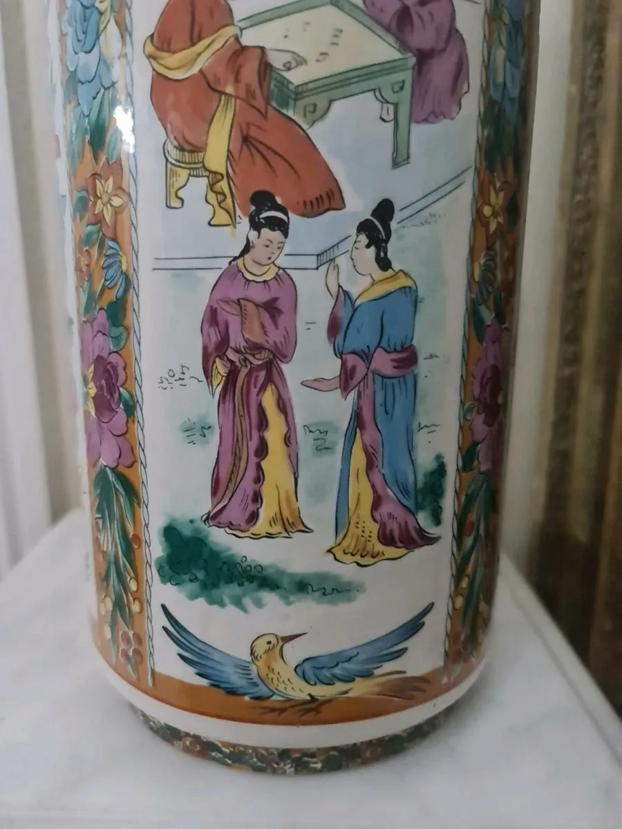 Tall Japanese vase POSTAGE AVAILABLE - Image 2