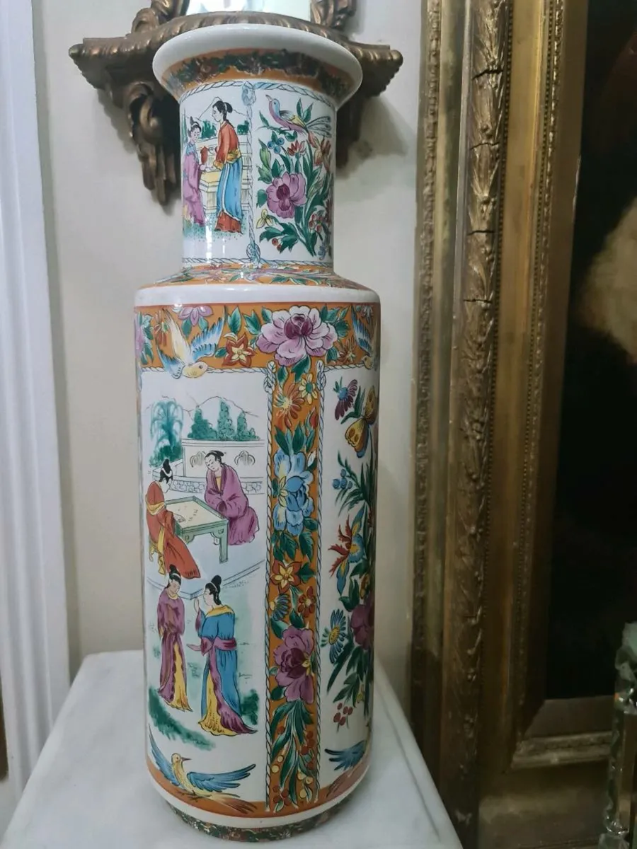 Tall Japanese vase POSTAGE AVAILABLE - Image 3