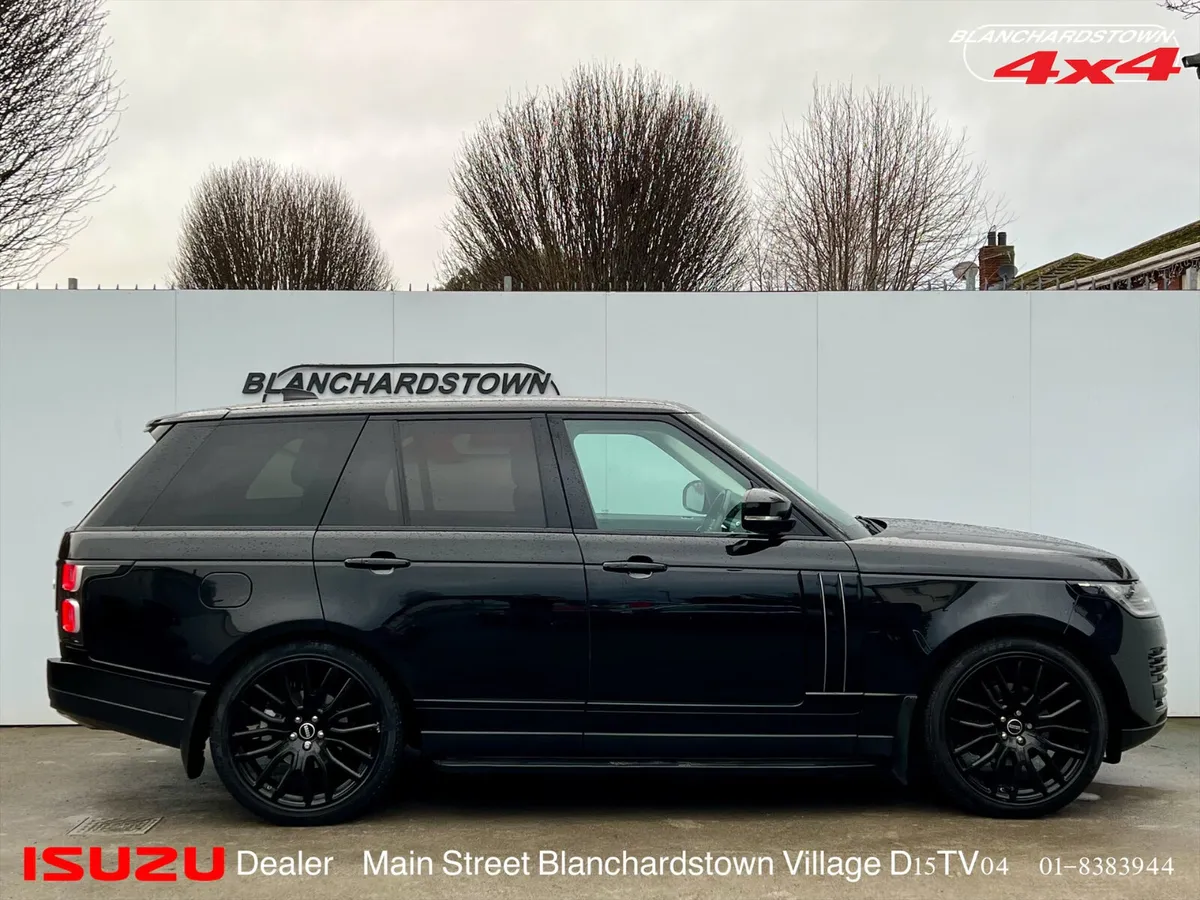 RANGE ROVER VOGUE SDV6 DIESEL TRIPLE BLACK - Image 3