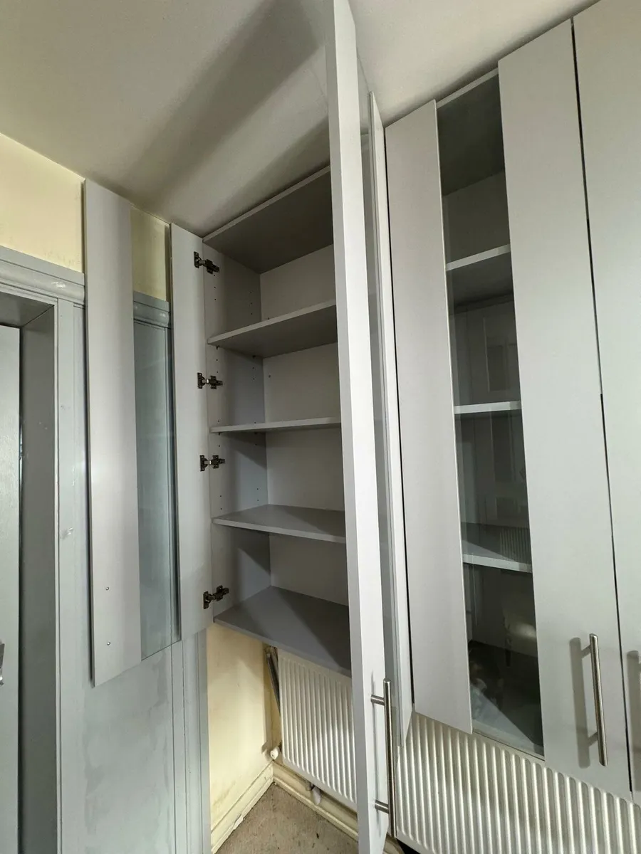 Glass wall units - Image 4