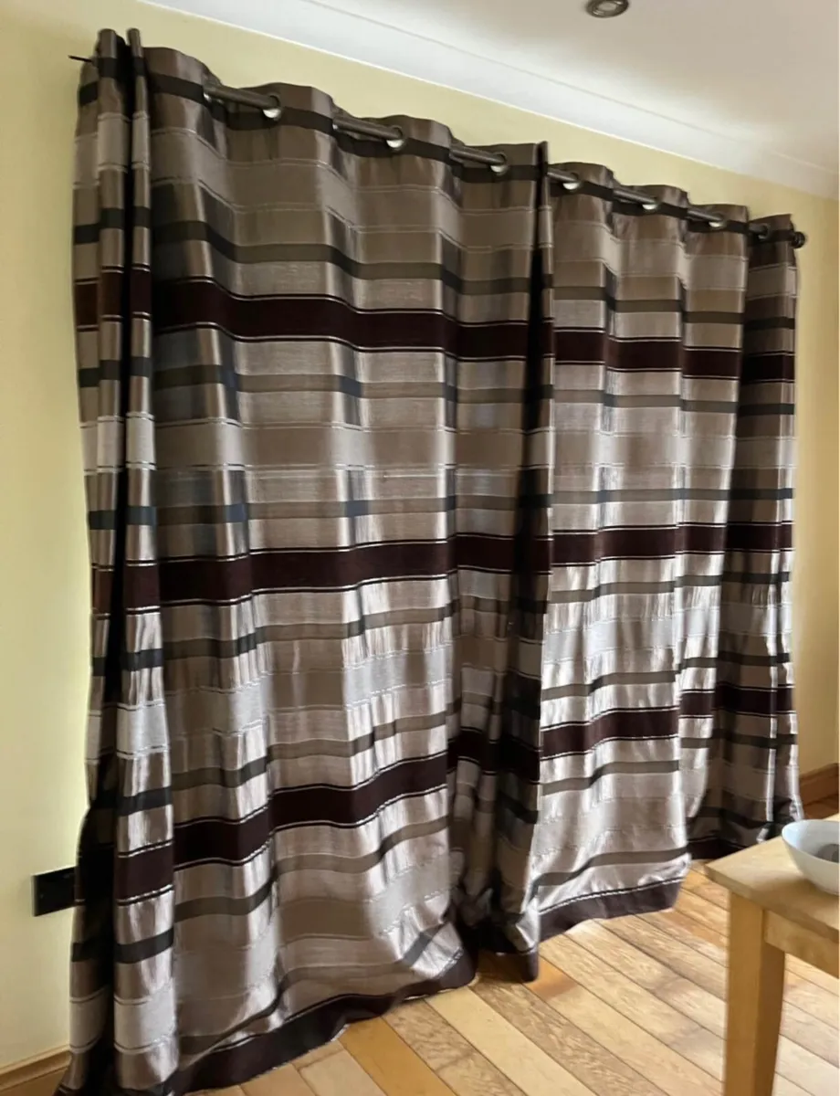 Curtains - Image 3