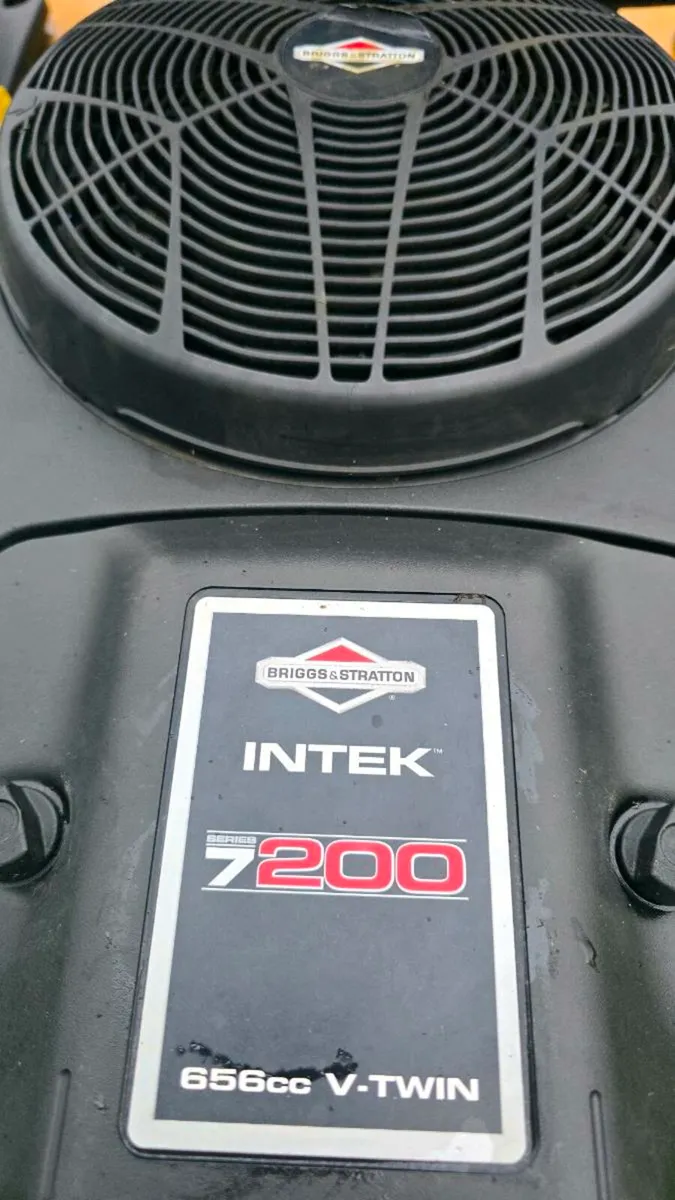 22hp Zero Turn Cub cadet - Image 4