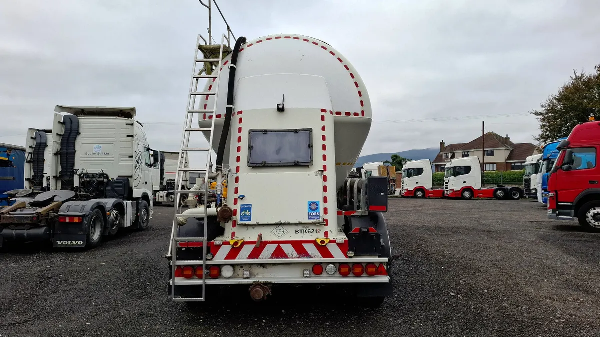 2012 Powder Tanker - Image 4