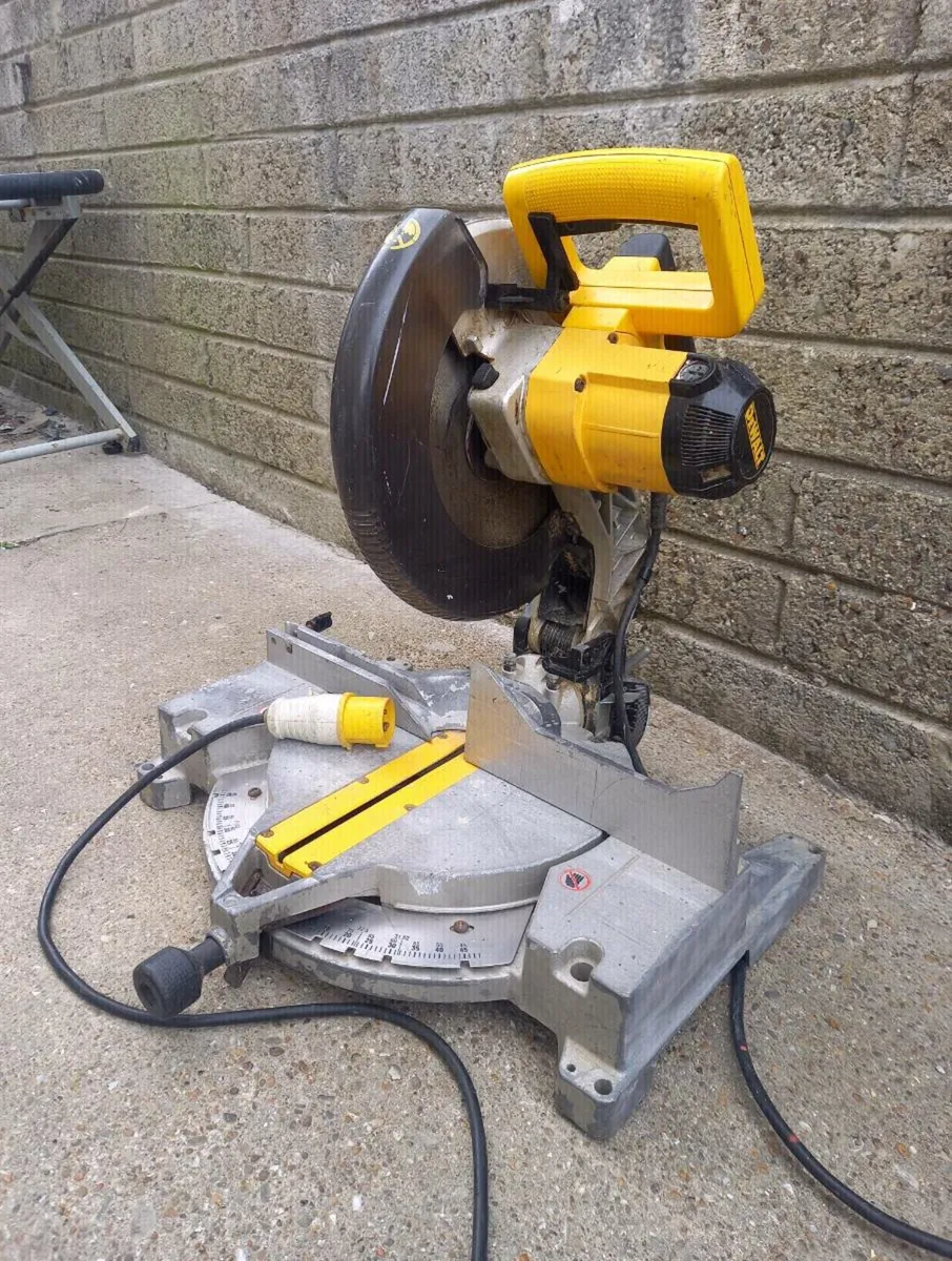 DeWalt 12 Inch Chopsaw - Image 2
