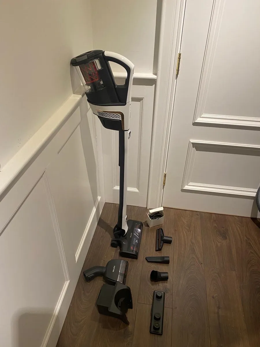 Miele HX2 Triflex cordless hoover - Image 1