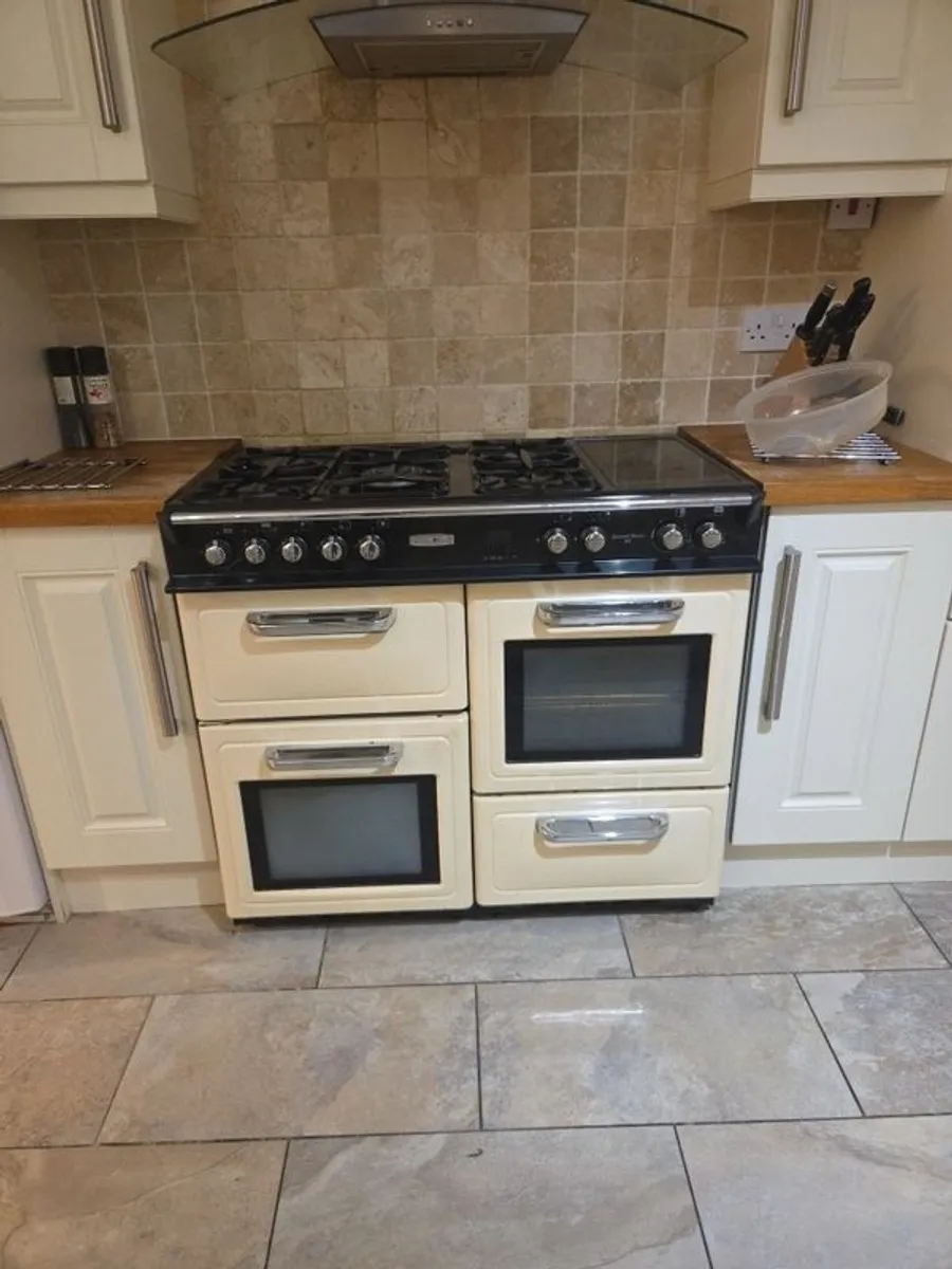 Dual fuel range for sale - Image 1