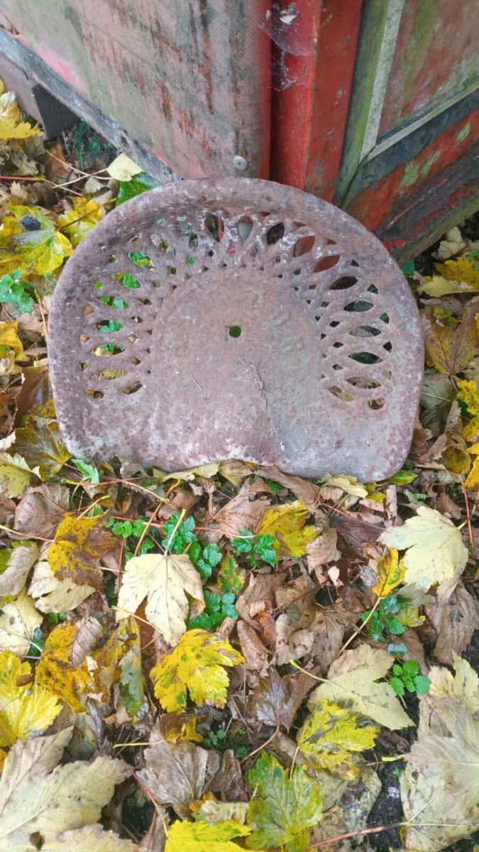 Vintage tractor seat - Image 1