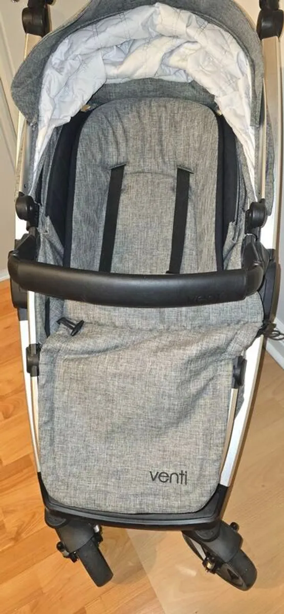 Baby Elegance Pram, Babylo Walker, Babylo Extendable Fireguard - Image 2