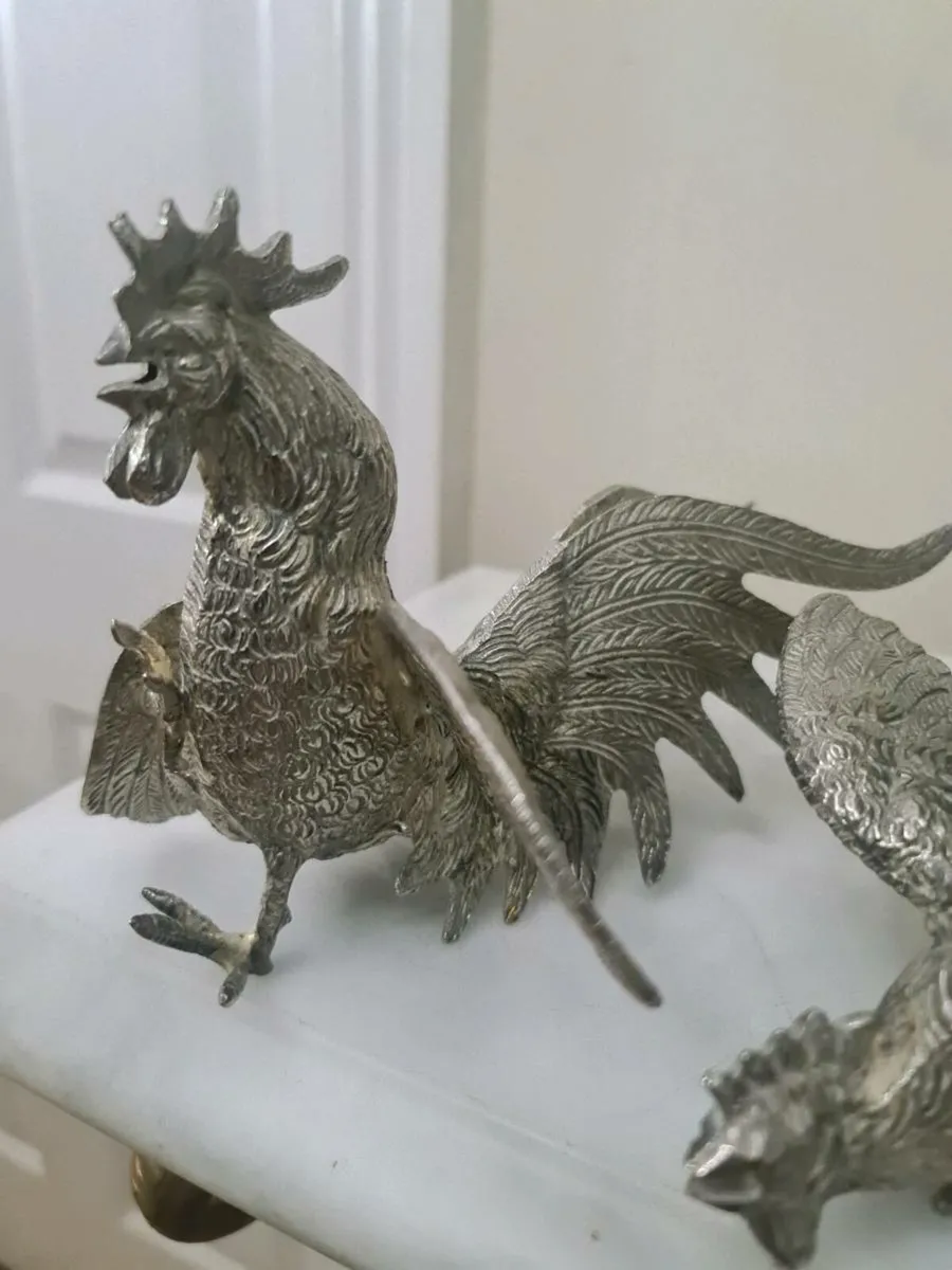A pair of silver metal handmade silver roosters - Image 3