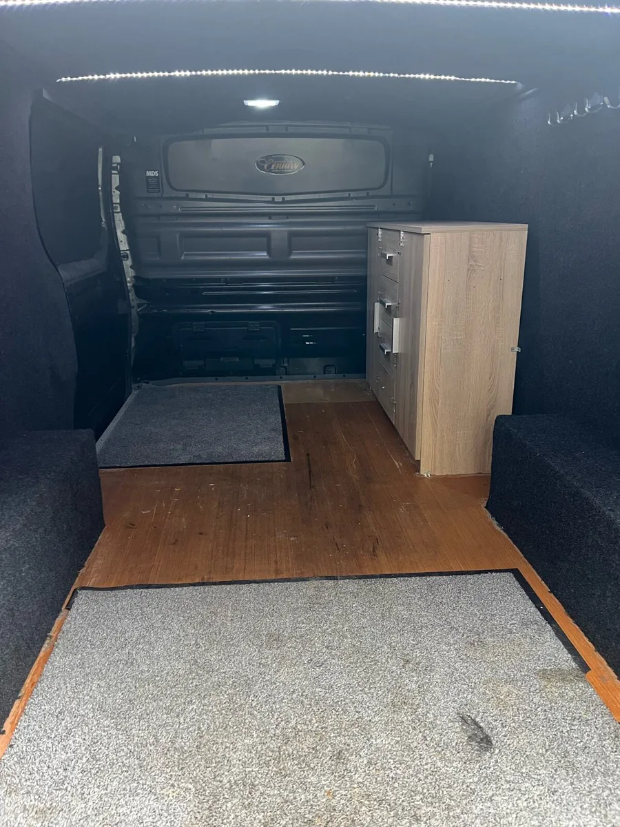 Nissan nv 300 - Image 4