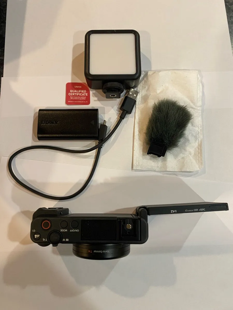 Digital Camera / Vlogger - Image 2