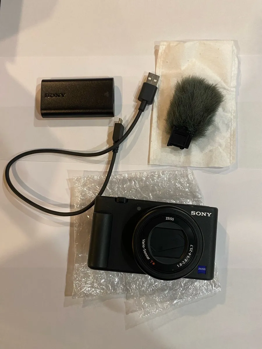 Digital Camera / Vlogger - Image 1