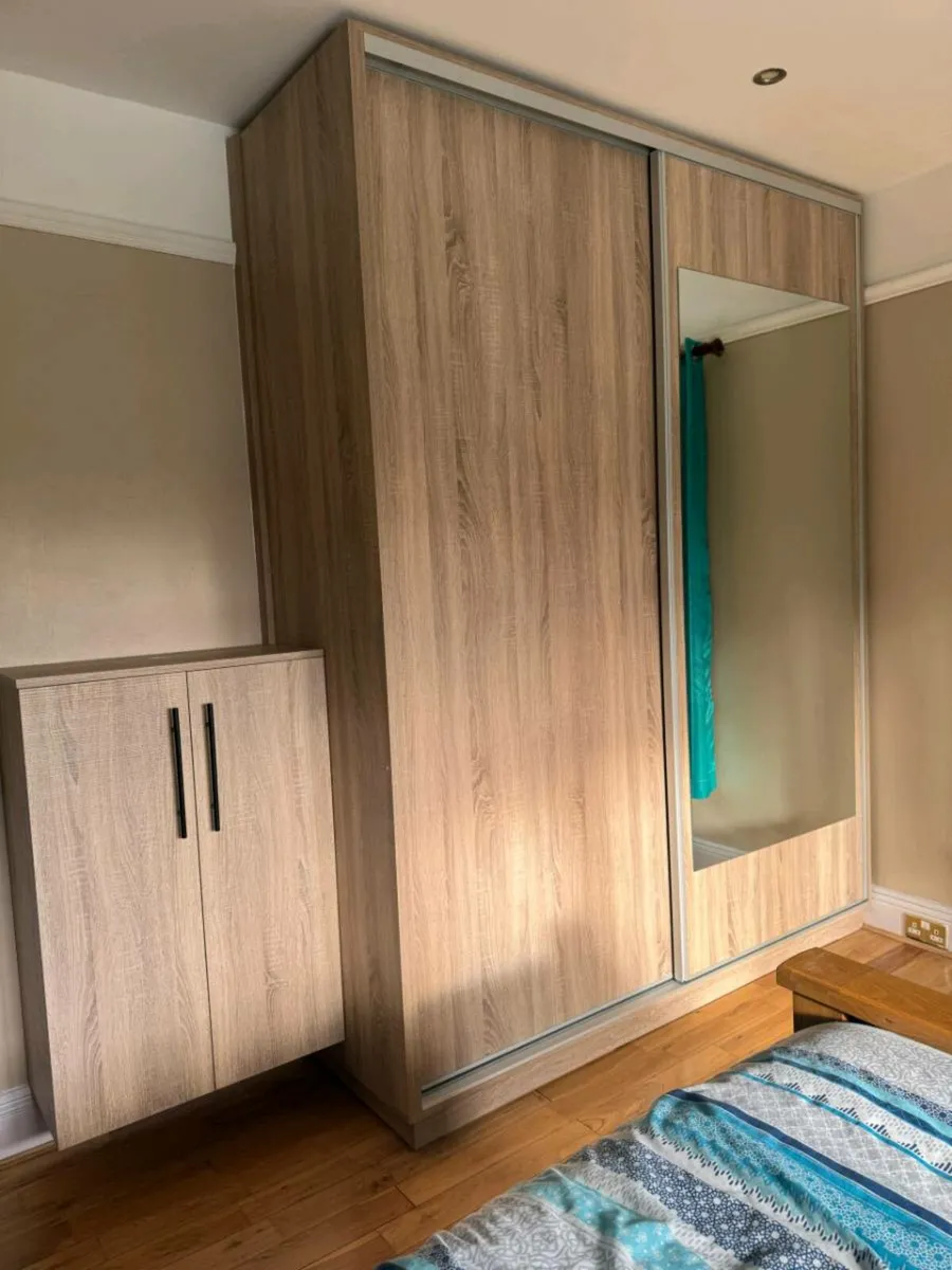Sliding door wardrobes - Image 2
