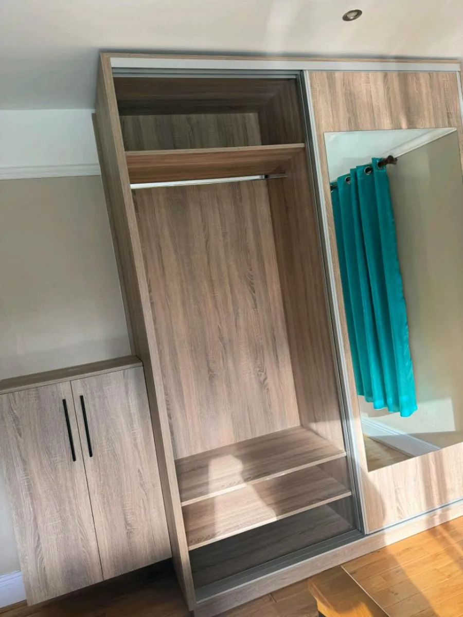 Sliding door wardrobes - Image 3