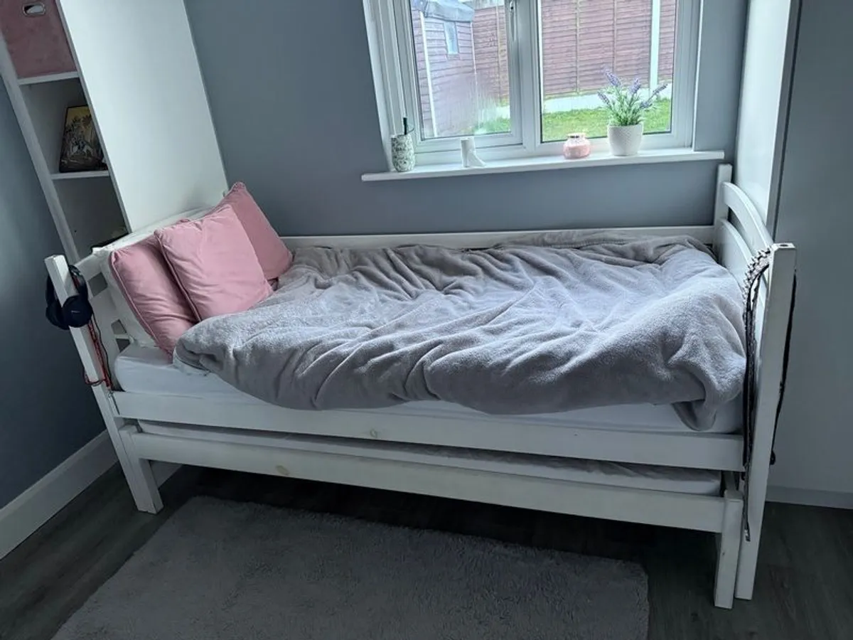 2 single beds made of quality wood - Image 1