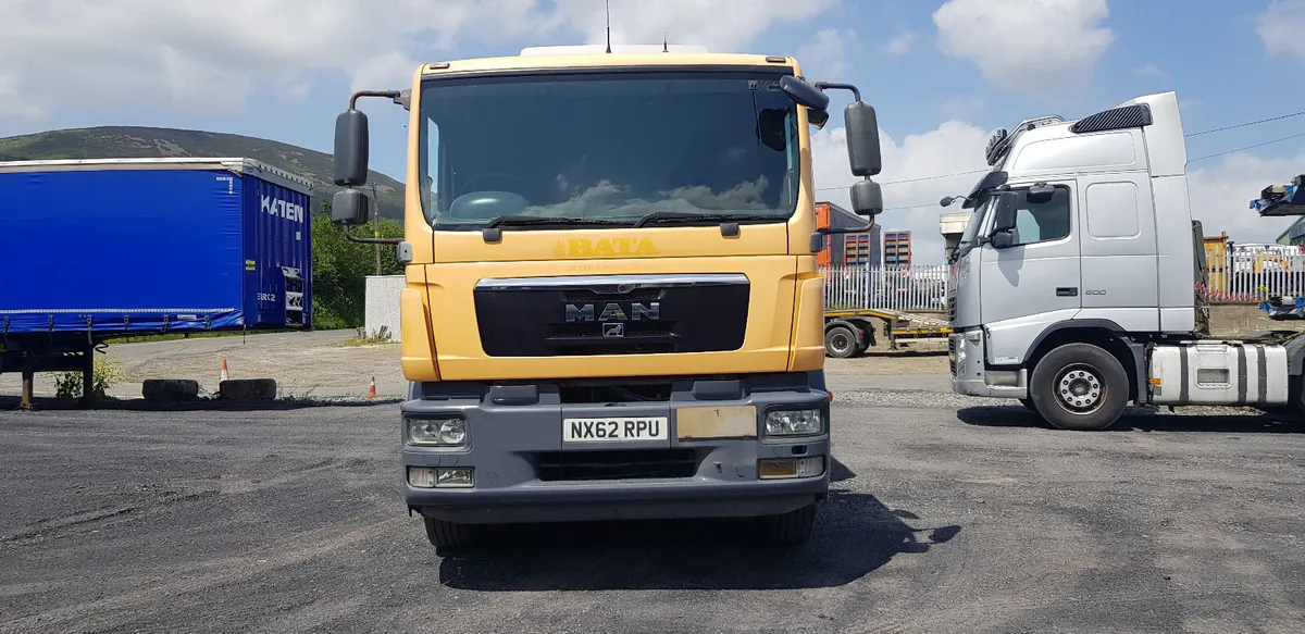 2012 MAN TGM 26.340 , Tanker . Day Cab , - Image 2