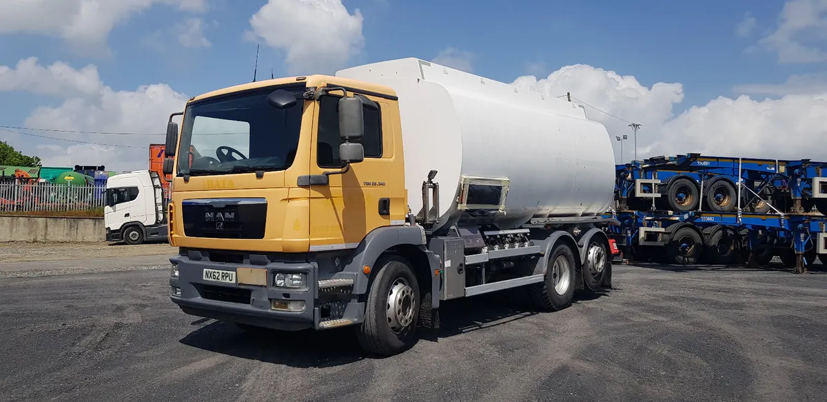 2012 MAN TGM 26.340 , Tanker . Day Cab , - Image 3