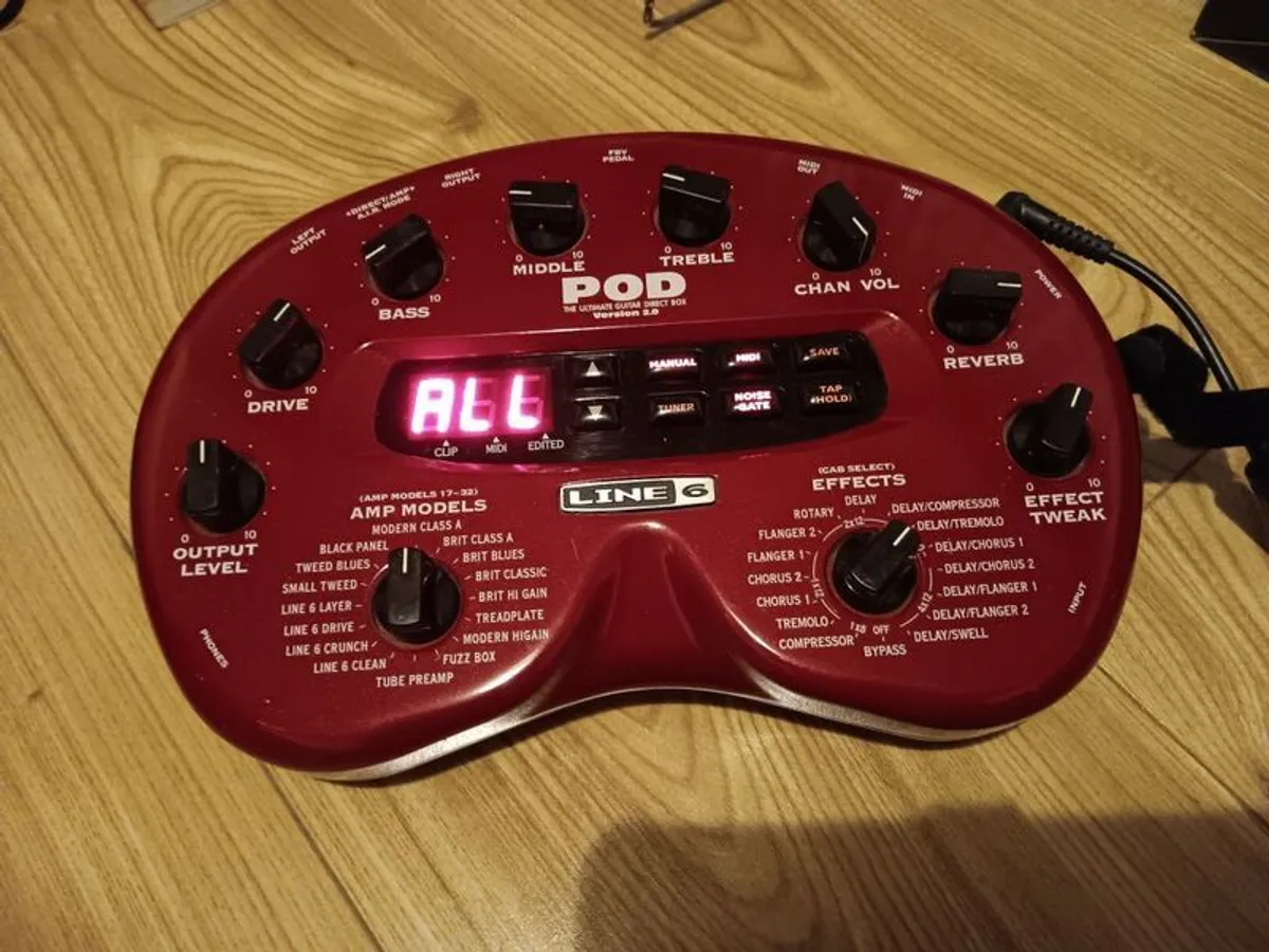 Line 6 pod and two digital delay peddal - Image 3