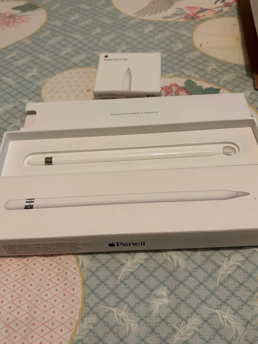 Apple Pencil with Lightning Connector - Image 1