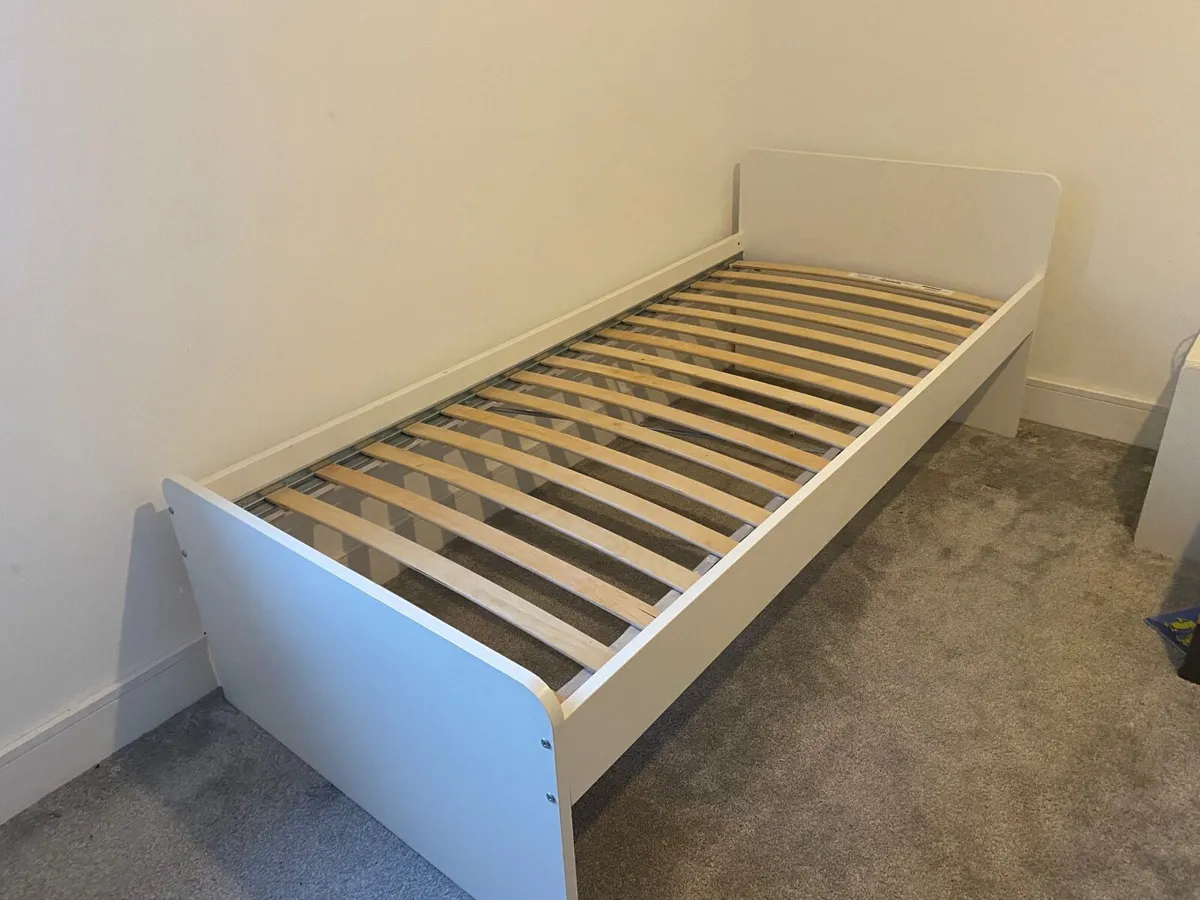 Bed frame - Image 1