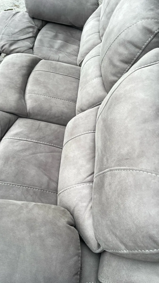 Recliner - Image 3
