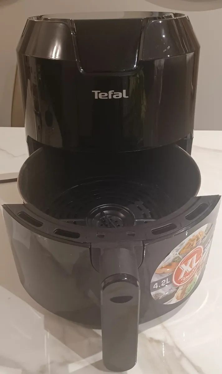 Tefal Air Fryer (4.2L XL Capacity) w/  Accessories - Image 1