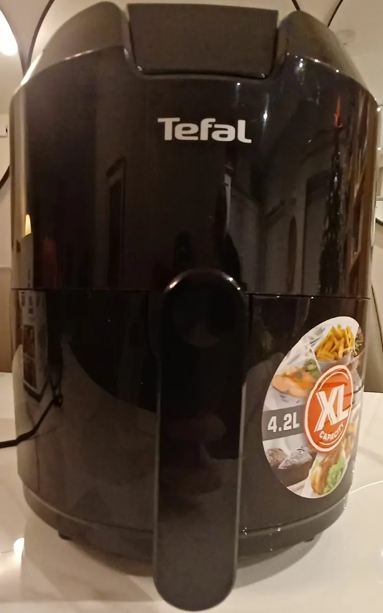 Tefal Air Fryer (4.2L XL Capacity) w/  Accessories - Image 3
