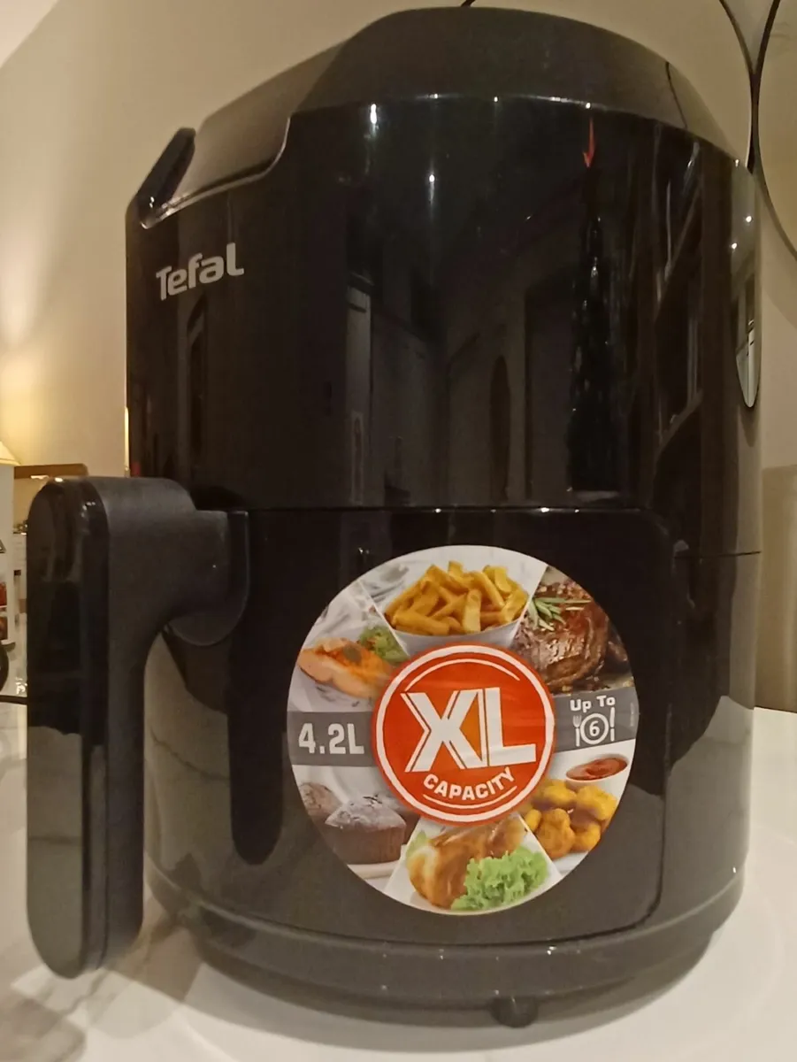 Tefal Air Fryer (4.2L XL Capacity) w/  Accessories - Image 4