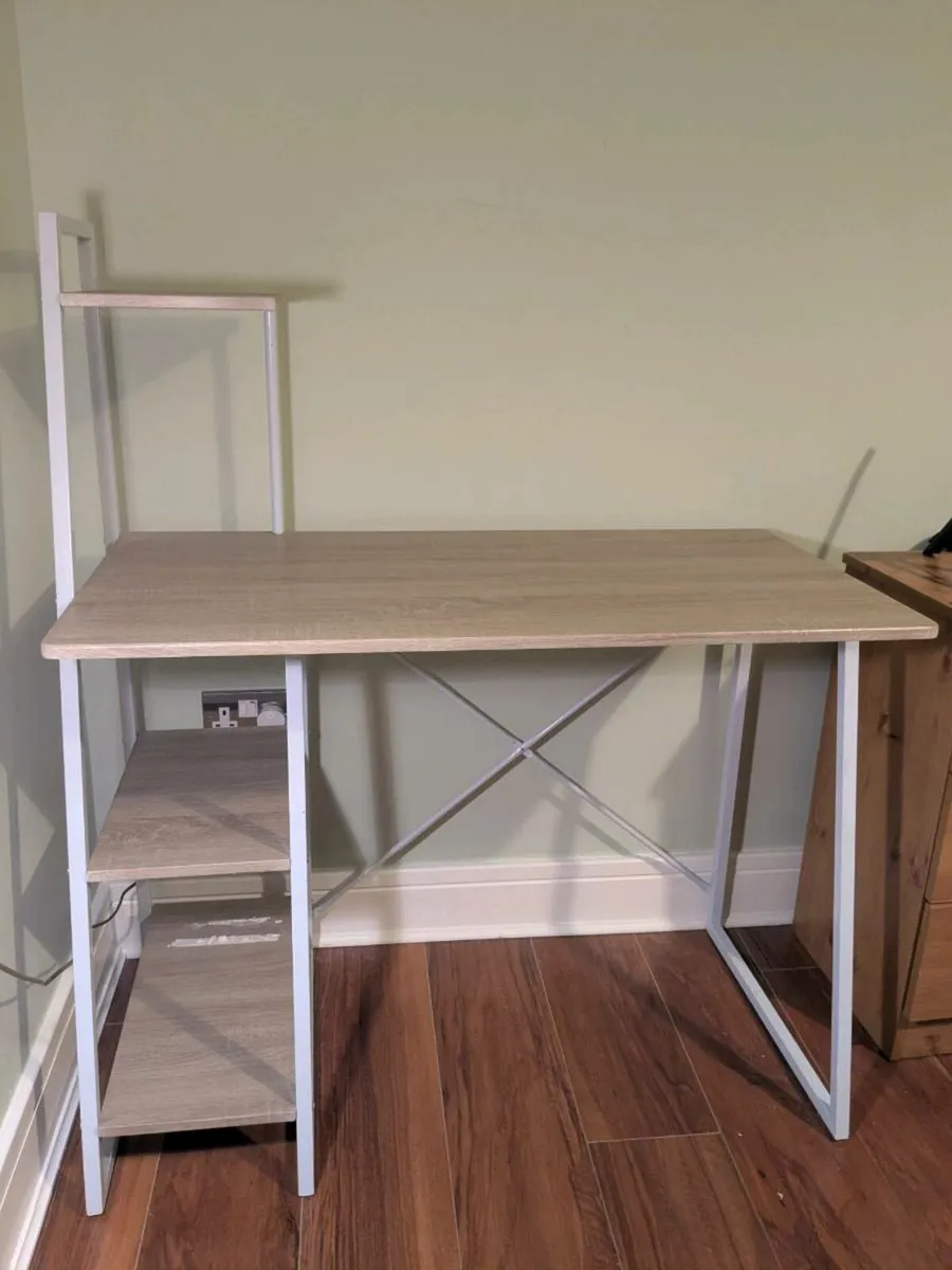 Study desk - Image 1