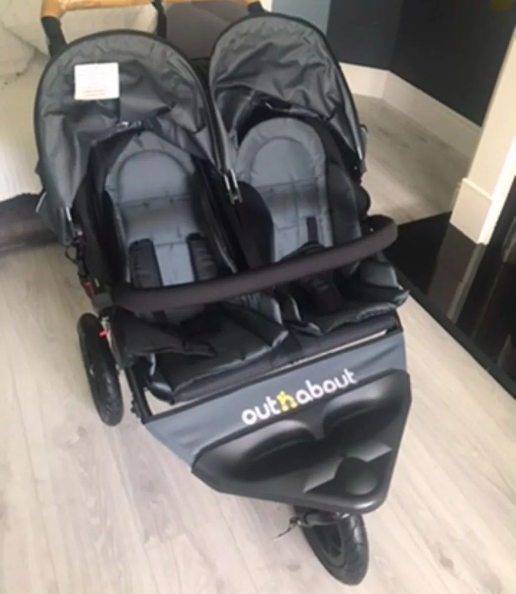 Out N About Nipper Double V4 Black Raven