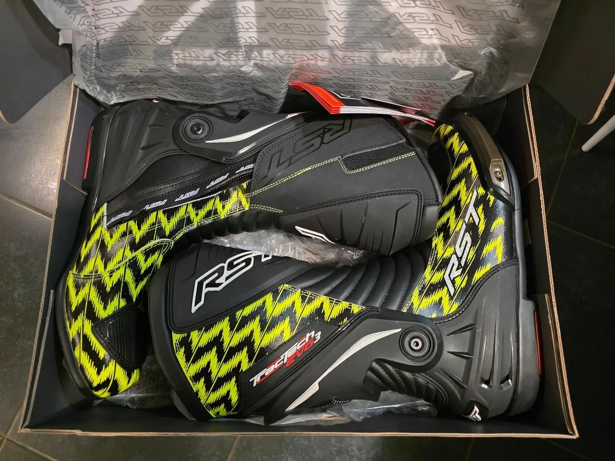 Motorbike boots - Image 1