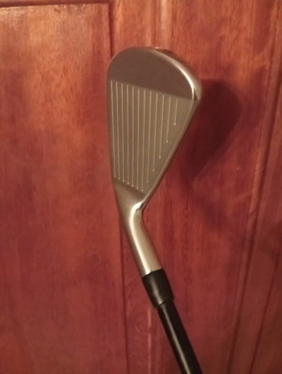 Titleist U 500 4 Iron Untility Club As New - Image 4