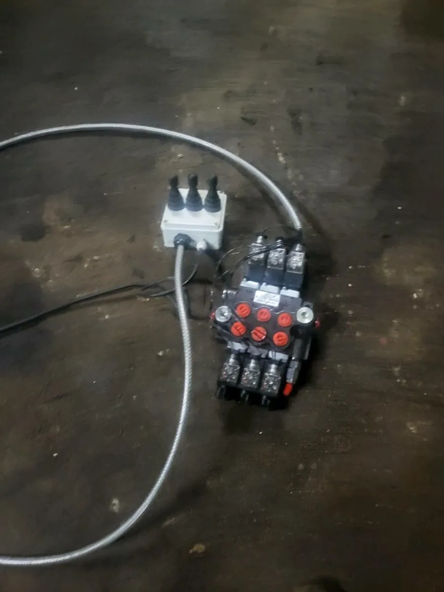 hydraulic  controls - Image 2