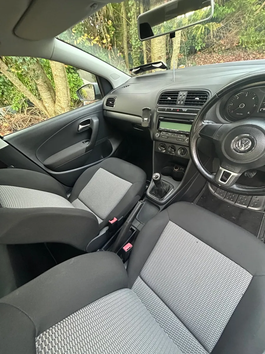 Volkswagen Polo 2011 - Image 2