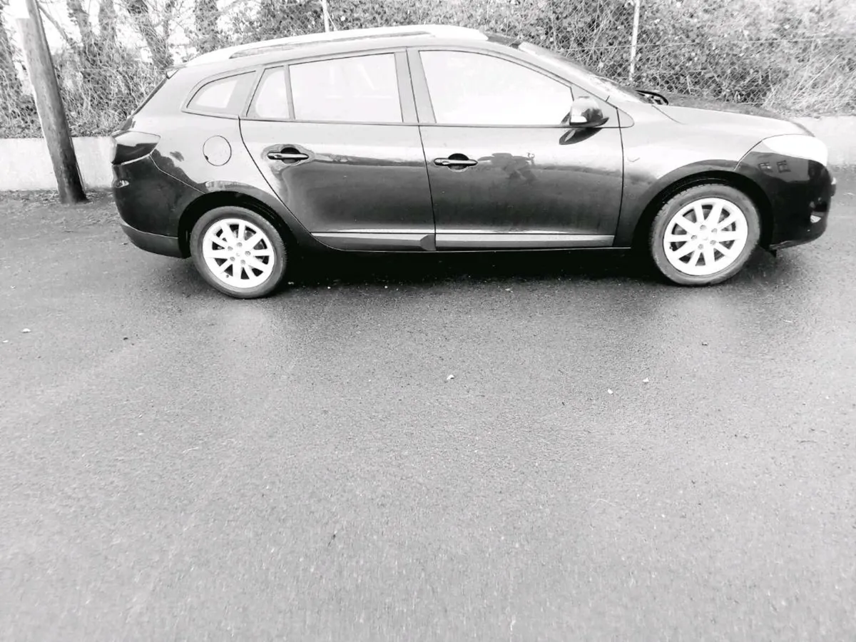 2010 renault megane estate nct 9/26 tax €200 - Image 3
