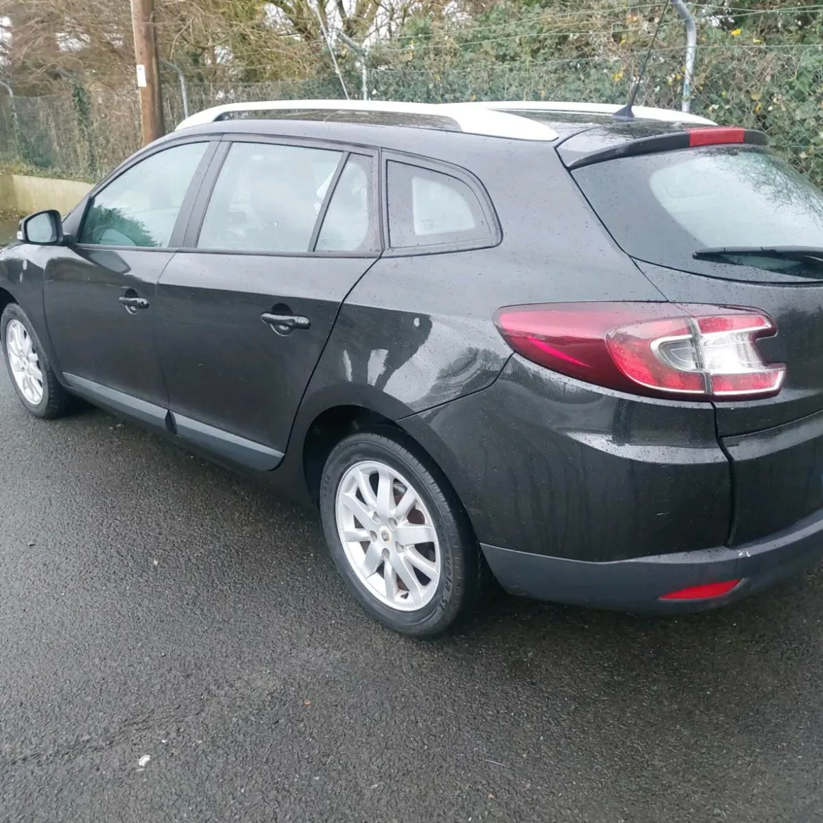 2010 renault megane estate nct 9/26 tax €200 - Image 1