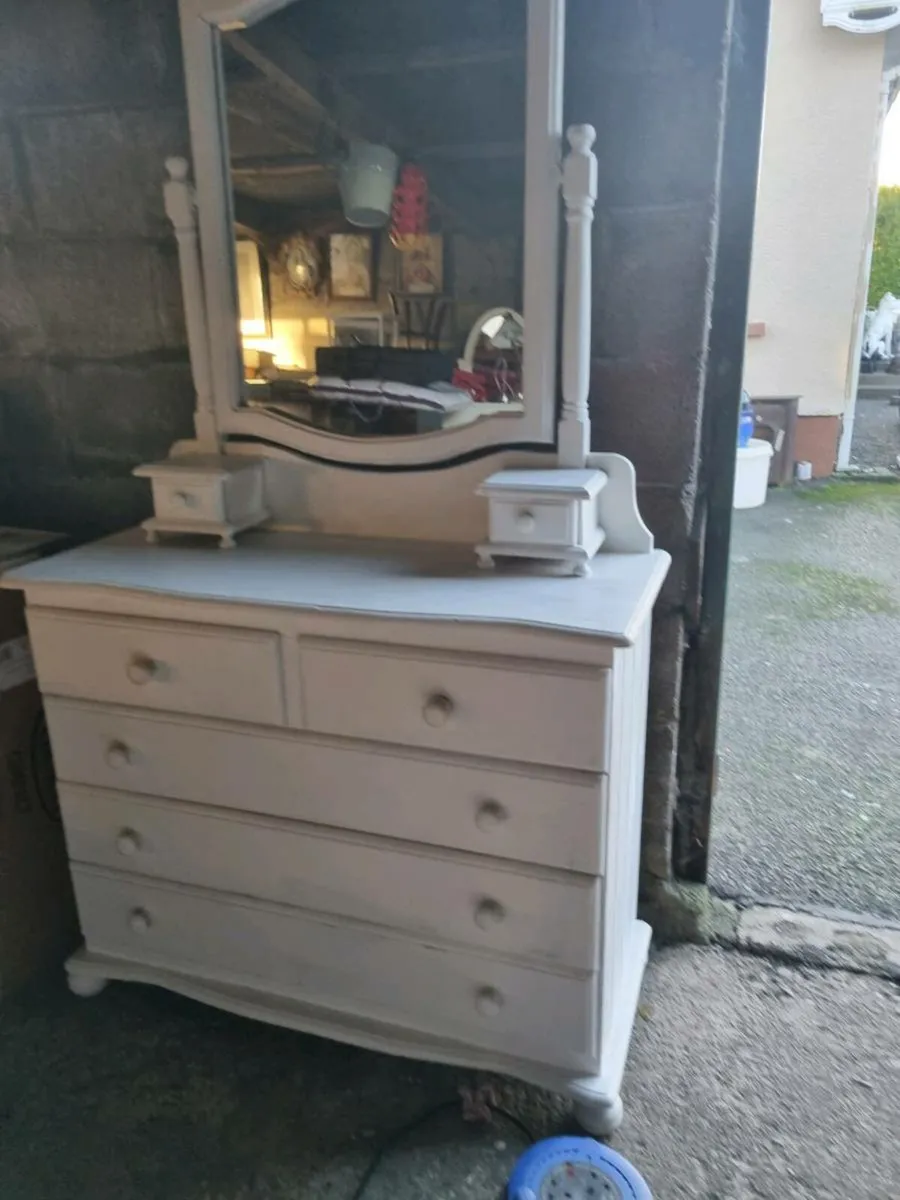 Large solid heavy wood dressing table - Image 1
