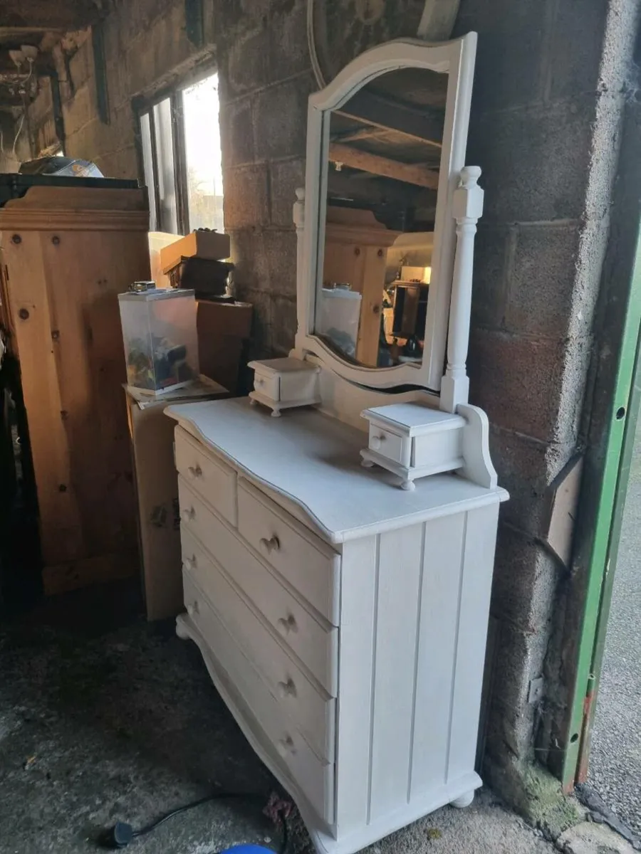 Large solid heavy wood dressing table - Image 2