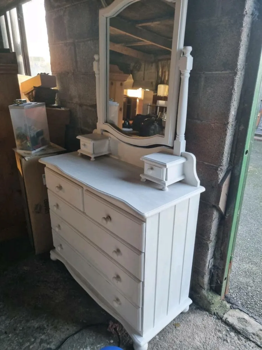 Large solid heavy wood dressing table - Image 4