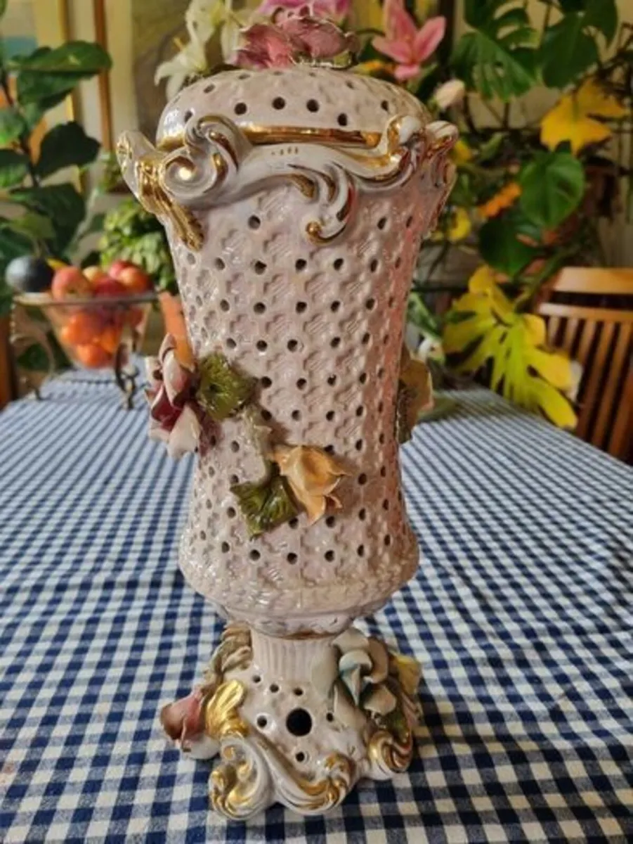 Capodimonte Italian porcelain lamp structure - Image 1