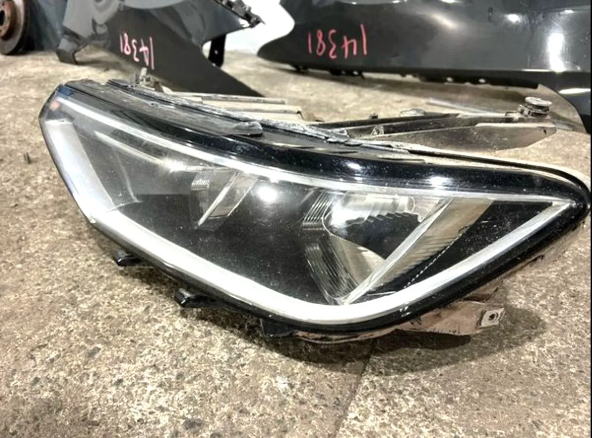 Volkswagen Headlights and parts & Dacia Duster sea - Image 1