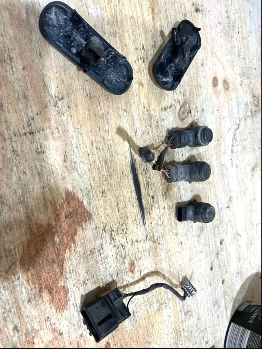 Volkswagen Headlights and parts & Dacia Duster sea - Image 3