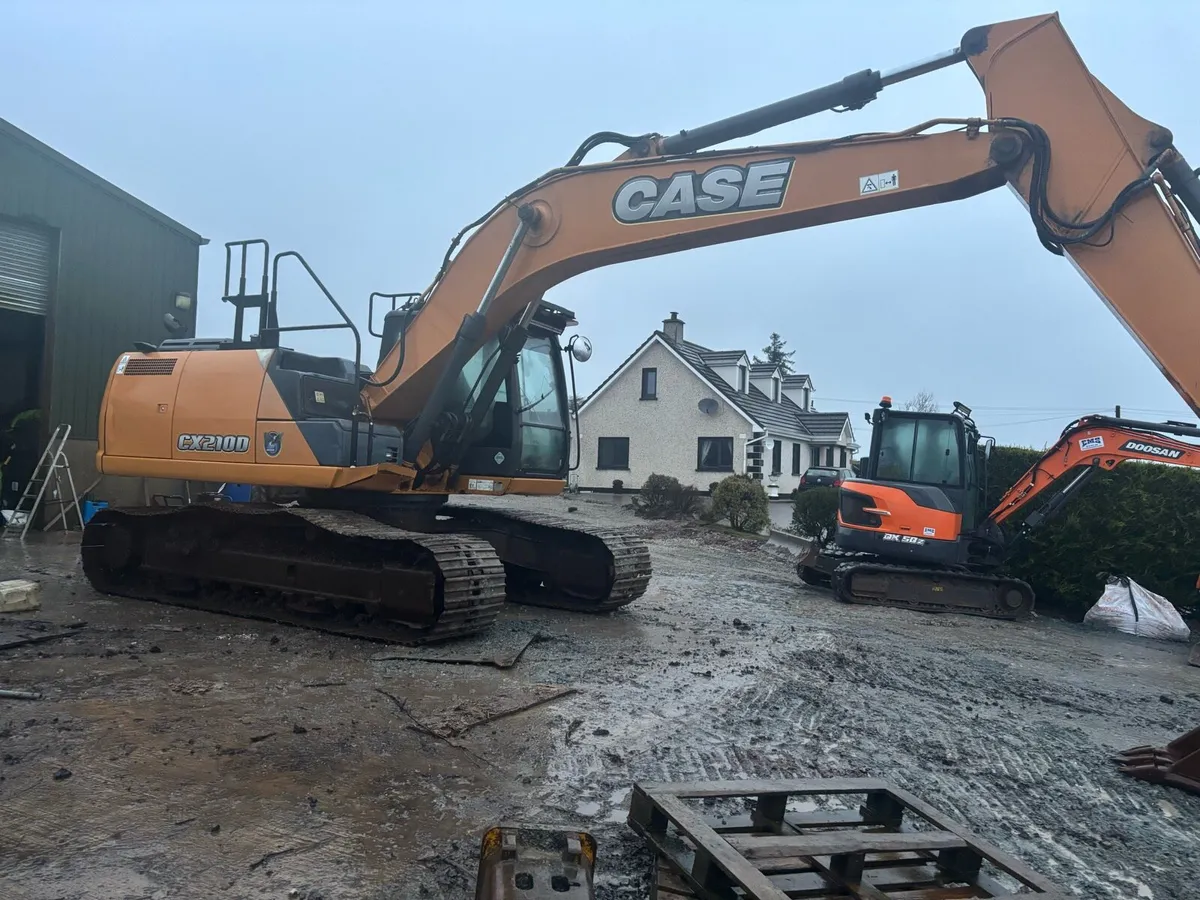 2015 Case 210D - Image 2