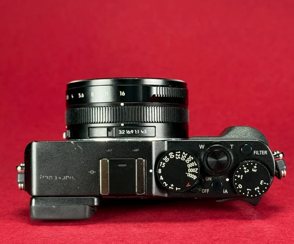 Panasonic Lumix DMC-LX100 - Image 2