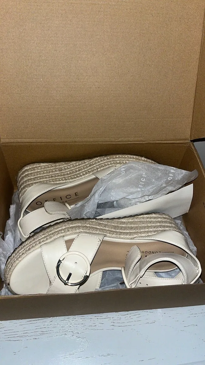 Ladies sandle - Image 2