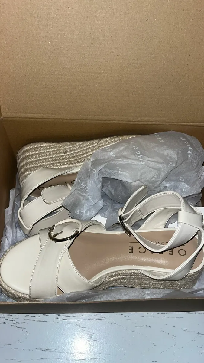 Ladies sandle - Image 3