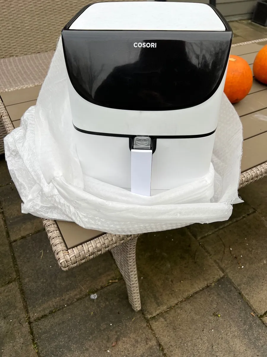 Cosori air fryer 1700w white - Image 1