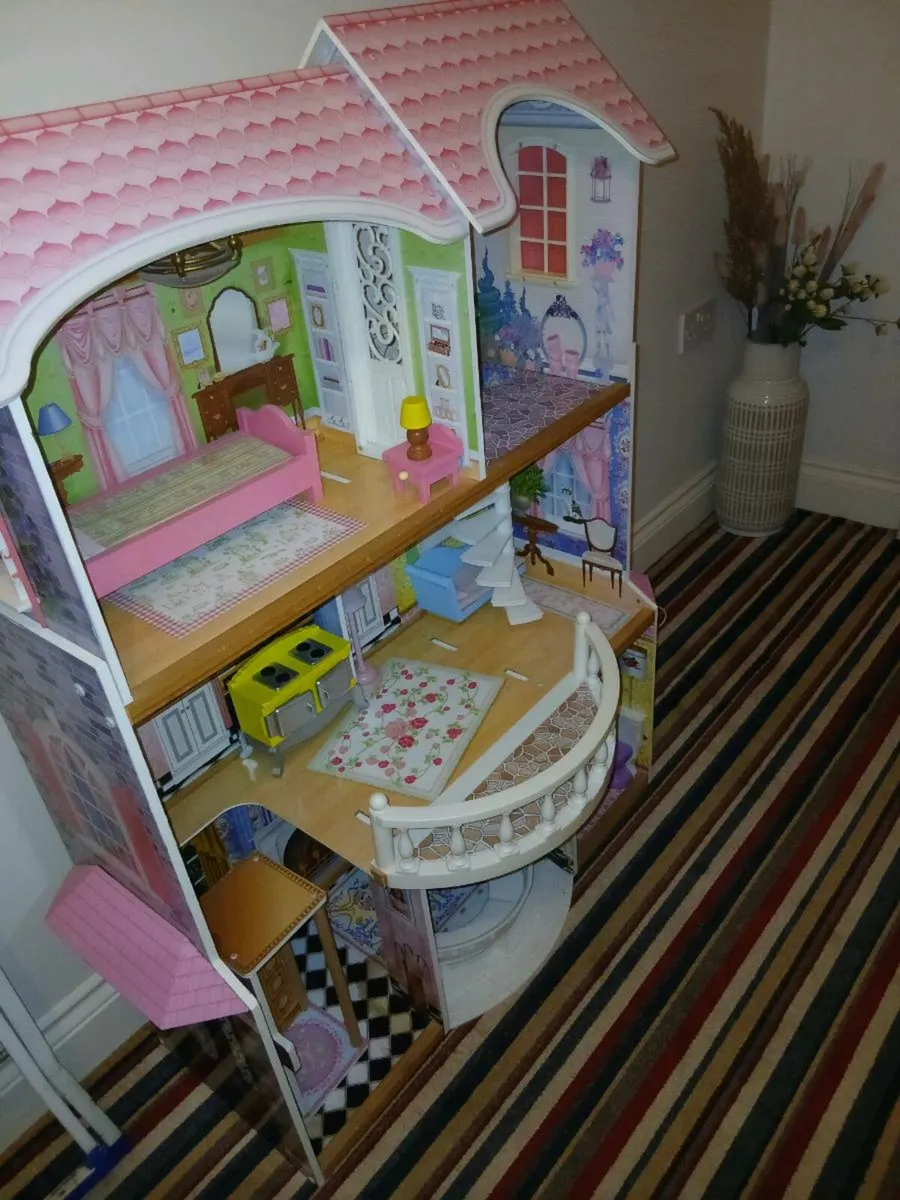 Dolls house - Image 1